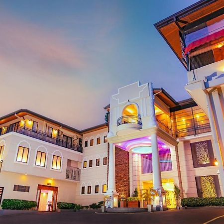 Royal Classic Resort Kandy Kültér fotó